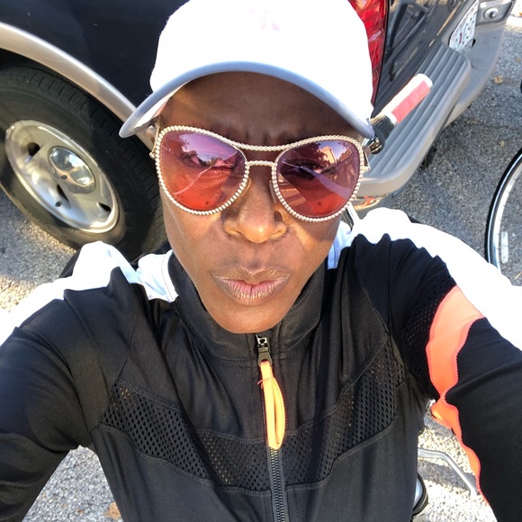 Meet your Posher, Robin - Picture 1 of 1